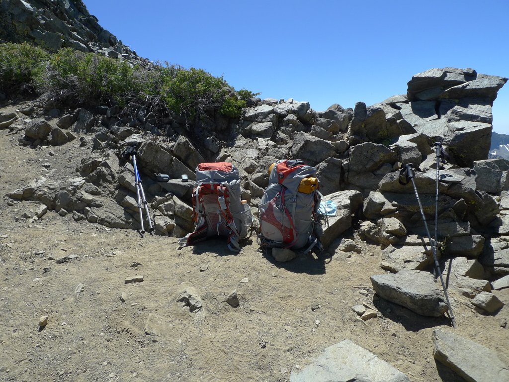 MineralKingLoop 110.JPG - Rebecca and Pavla on the pass (avatars, actually)